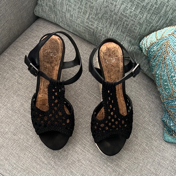 Gianni Bini Black Wedges - Picture 2 of 6